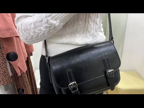 ❤️ FeralBerry puta gaztearen masturbazio publikoa dildo batekin probalekuan ❤️ Pornografia besterik ez %eu.teenactivewear.ruan ❌️❤
